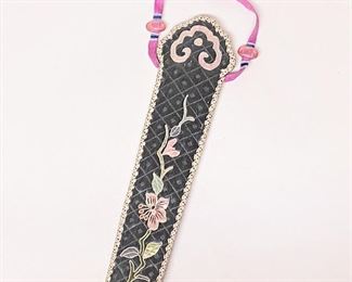 1800s Chinese Qing silk embroidery hand fan case