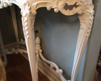 Beautiful 1/2 round accent table. $200