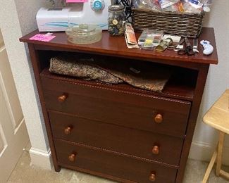 Small chest, sewing notions, sewing machine