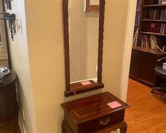 Entry table with mirror