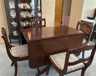 DROP SIDE DINING TABLE W/4 CHAIRS & 1 LEAF