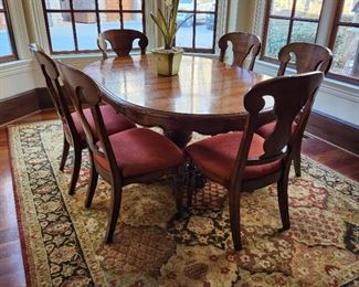 Pedestal Table with 6 Chairs