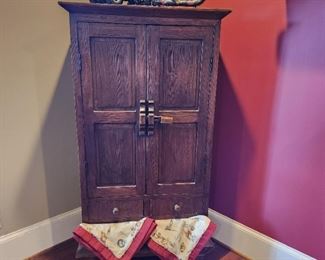 Cabinet/Armoire