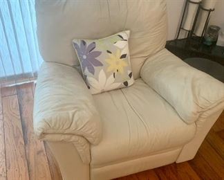 Lazy Boy plush leather recliner -  great piece!  $300