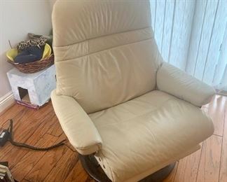 Beautiful EKORNES Stressless  offwhite reclining chair in mint condition!    $995.00