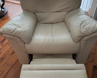 Lazy Boy plush leather recliner -  great piece!  $300