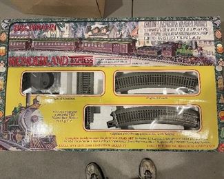 Bachmann Wonderland Express No 25001 Lighted 2-6-0 Steam Locomotive & Tender Set