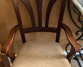 Ethan Allen dining chairs  2 captain and 4 reg