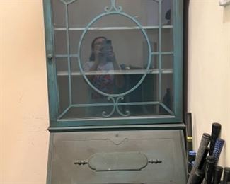 Secretary, lots of gold clubs