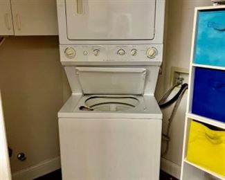 Stacking washer/dryer
