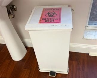 About 10 of these step pedal waste cans 