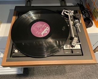 Dual 1237 Automatic Belt Vintage Turntable. Photo 1 of 3.