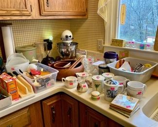 Kitchen items including older Kitchen Aid