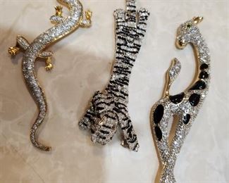 The Panther in the middle goes over the shoulder! These are large pins with 'bling'. 