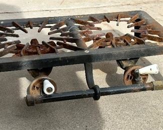 Griswold 402 Cast Iron Camp Stove	6x19x10.5in	HxWxD
