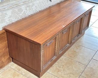 Lane Cedar Hope Chest	18 x 48 x 17in	HxWxD
