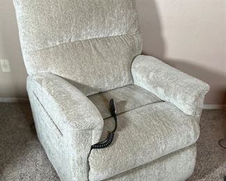 La-Z-Boy 792 Miller Power Lift Recliner Chair	41 x 29 x 35in	HxWxD
