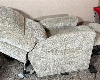 La-Z-Boy 792 Miller Power Lift Recliner Chair	41 x 29 x 35in	HxWxD
