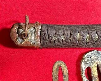 WWII Japanese Solider Sword   Officer Samurai/Katana	Blade: 34.5in long Length : 40in	

