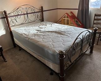 Full Size Bed	Frame: 52 x 56 x 82in	HxWxD
