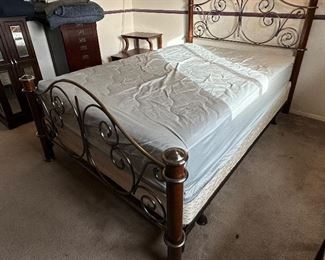 Full Size Bed	Frame: 52 x 56 x 82in	HxWxD
