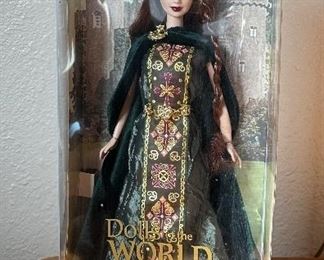 Barbie Princess of Ireland	13.5x5.75x3in	HxWxD
