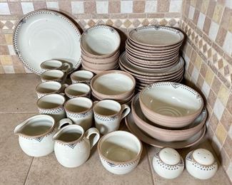 46pc Noritake Stoneware Sedona Dinnerware Set	46 pieces	
