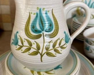 39 pc Franciscan Tulip Time dinnerware Set	39 pieces	
