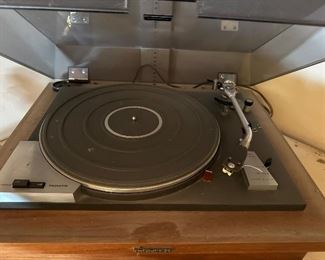 Pioneer PL-50 Vintage Turntable Vintage Stereo	8 x 20 x 17	HxWxD
