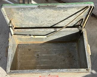 Cronstroms Vintage 1950's 7Up Soda Pop Embossed Metal Picnic Cooler	13.5 x 22 x 13in	HxWxD
