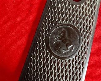 COLT 1911A1 GRIPS CHECKERED POST WAR  WITH COLT LOGOS 1911"	4x13/8	
