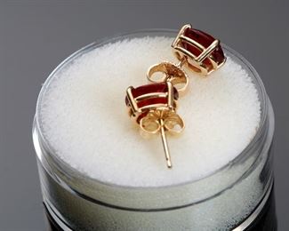 14k Gold Garnet Earrings 	8x6mm	
