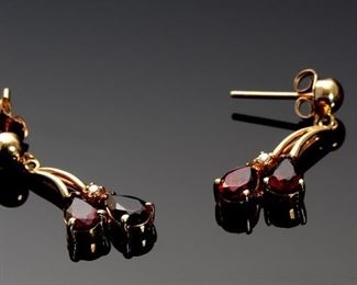 14k Gold Garnet Drop Earrings 	25mmx 10mm<BR>Stone: 4x3mm	
