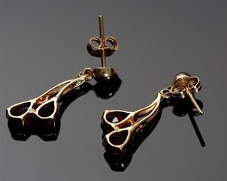 14k Gold Garnet Drop Earrings 	25mmx 10mm<BR>Stone: 4x3mm	
