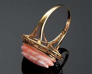 14k Gold Angel Skin Coral Rose Ring Sz: 8	Size: 8<BR>Centerpiece: 18x13mm	
