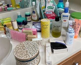 More vintage bathroom items