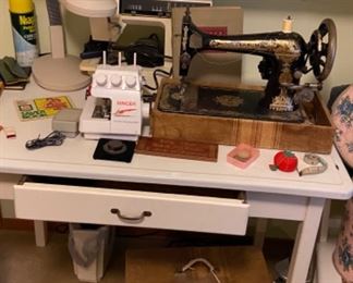 Darling vintage ceramic topped table!