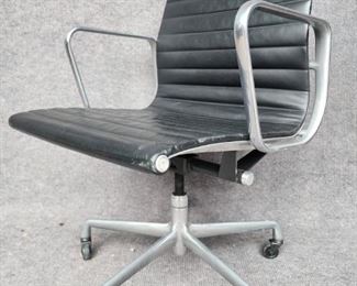 Vintage Herman Miller Eames EA 335 Office Executive Chair Aluminum Group