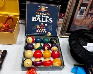 lot of pool balls 