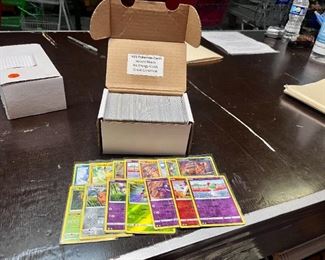 lot of Pokémon cards 