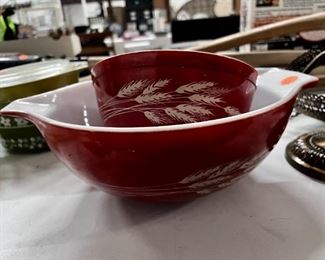 two Pyrex bowls 