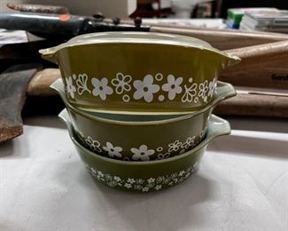 Pyrex bowls 