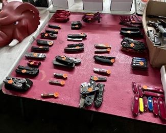 lot of pocket knives / multitools