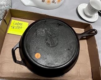 lodge cast iron skillet 