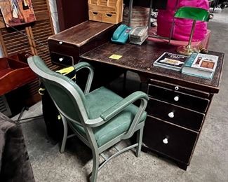 desk and chair 