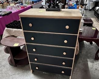chest of drawers 
