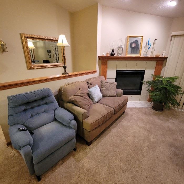 Marion Condo Estate Sale starts on 12/17/2022