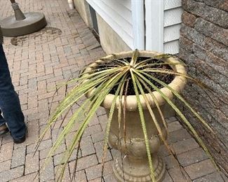 COMPOSITE PLANTER URN