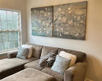 RAYMORE AND FLANNAGAN SECTIONAL LIKE NEW CONDITION,