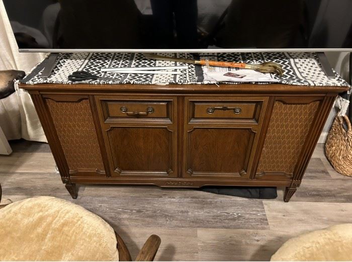 Estate Sale with Vintage Furniture in Fort Worth, TX starts on 12/17/2022